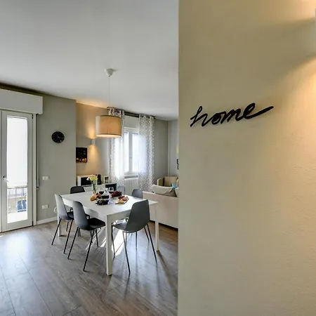Desenzanoloft Official Partner Marriott Homes & Villas - Bacco Family Apartment Desenzano del Garda Exterior foto